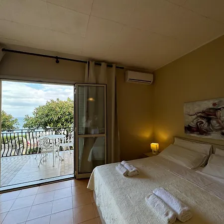 Case Vacanze Di Isabella Stoia Giardini Naxos Exterior foto
