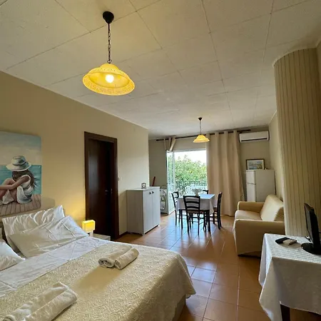 Case Vacanze Di Isabella Stoia Giardini Naxos Exterior foto